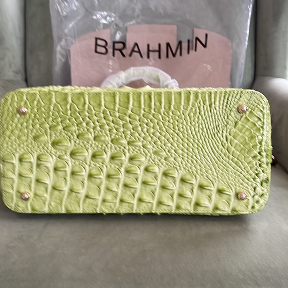 Brand new with tags Brahmin handbag. Green color - Picture 3 of 8